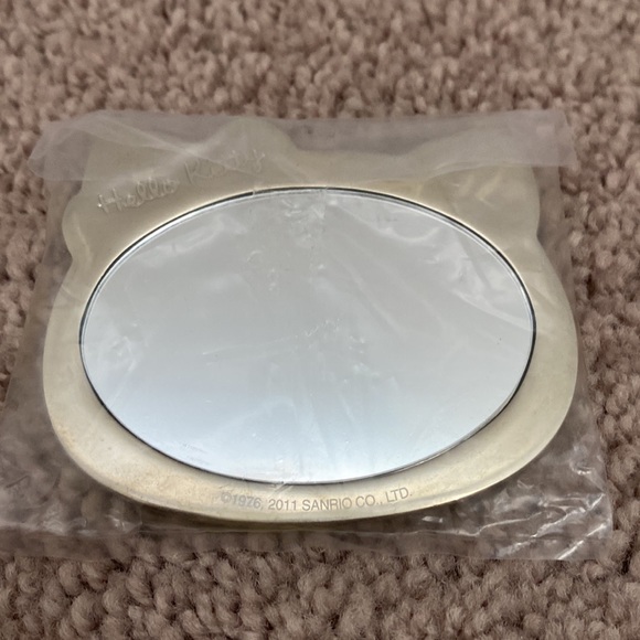 Hello Kitty x Sephora Compact Mirror - Picture 8 of 14